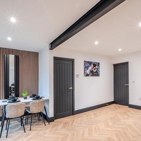 Modern 3Br Home - Private Parking - Tv In Every Bedroom Swansea Esterno foto