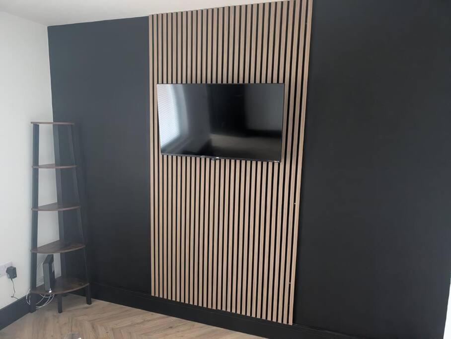 Modern 3Br Home - Private Parking - Tv In Every Bedroom Swansea Esterno foto