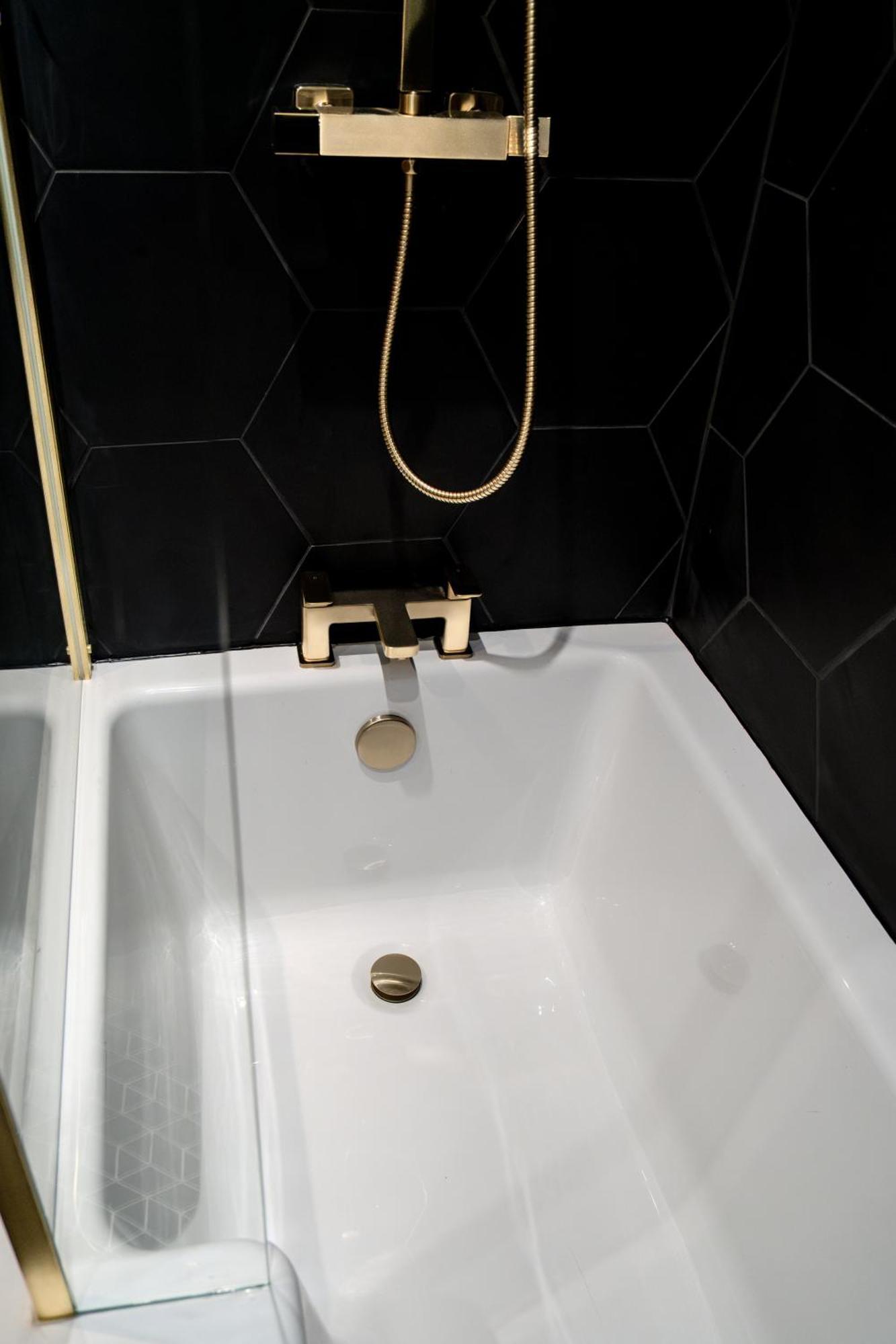 Modern 3Br Home - Private Parking - Tv In Every Bedroom Swansea Esterno foto