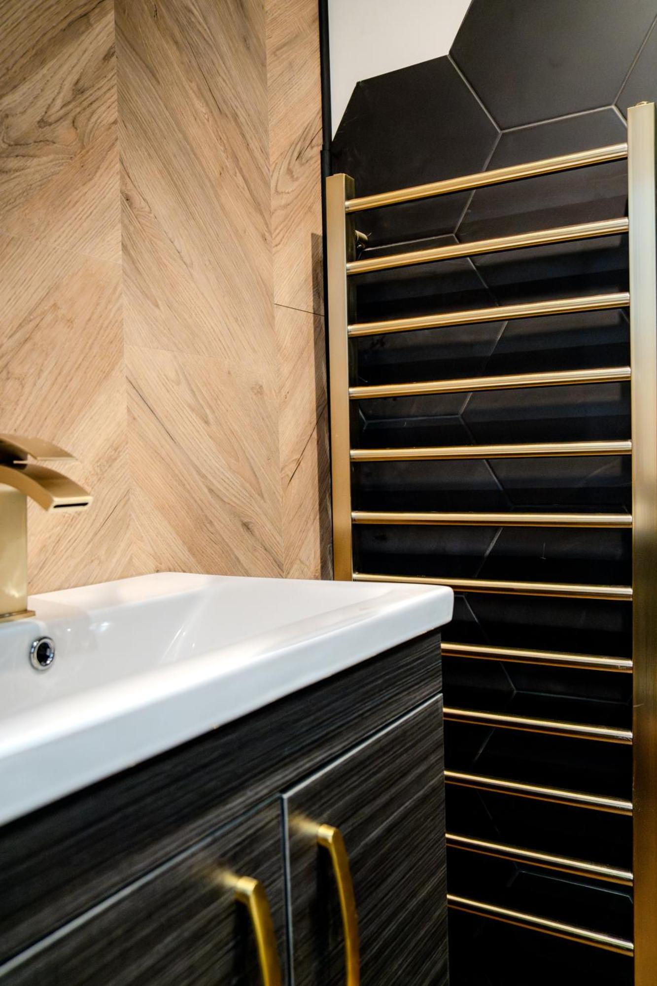 Modern 3Br Home - Private Parking - Tv In Every Bedroom Swansea Esterno foto