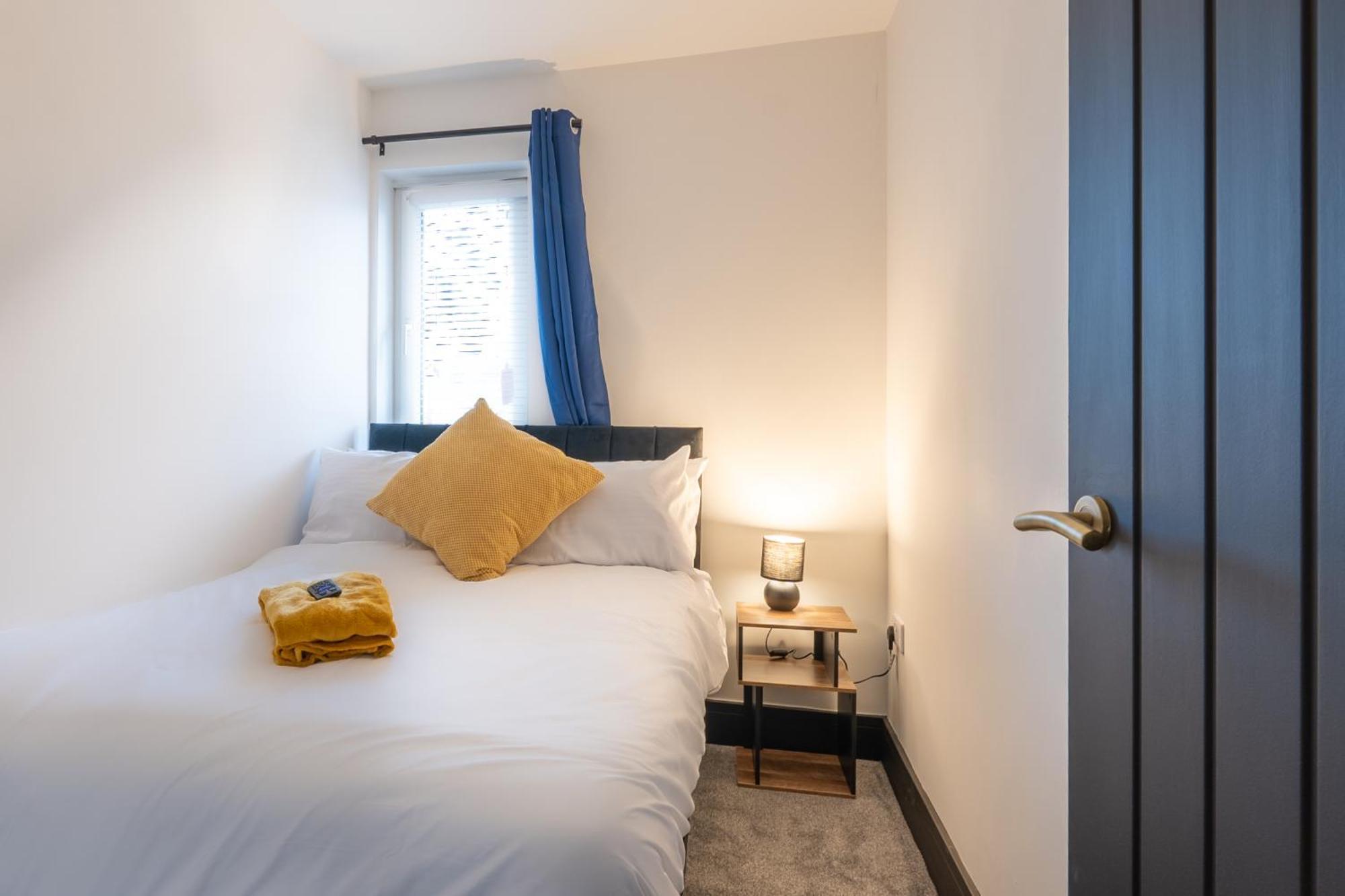 Modern 3Br Home - Private Parking - Tv In Every Bedroom Swansea Esterno foto