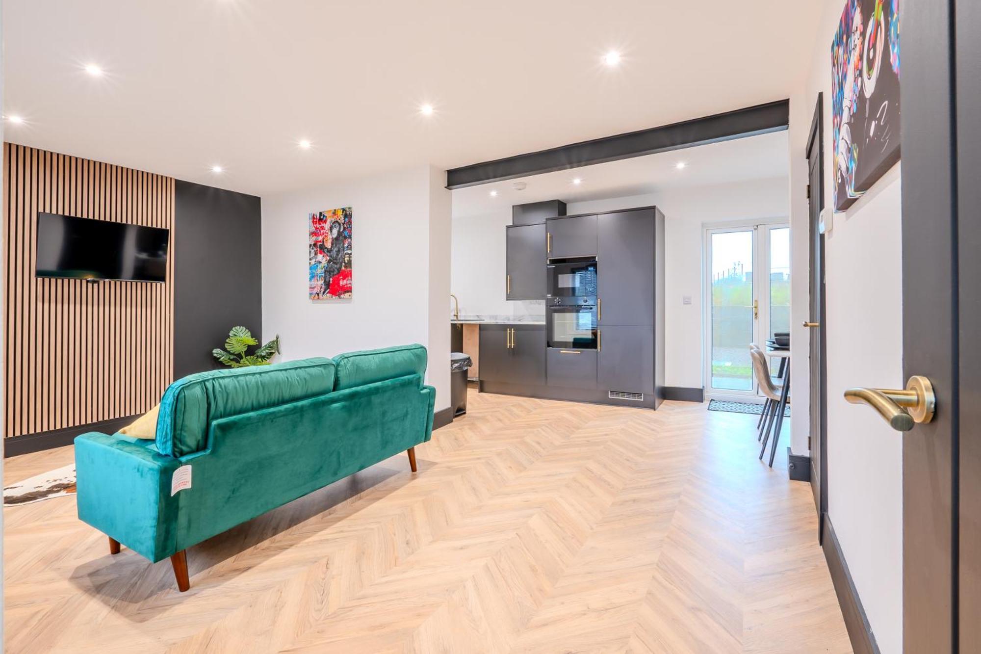 Modern 3Br Home - Private Parking - Tv In Every Bedroom Swansea Esterno foto